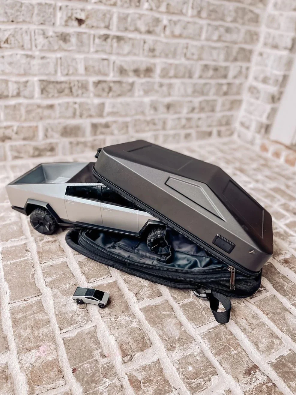 Cyberpack Anti-theft Laptop Backpack (Tesla Cybertruck Inspired) - Image 20