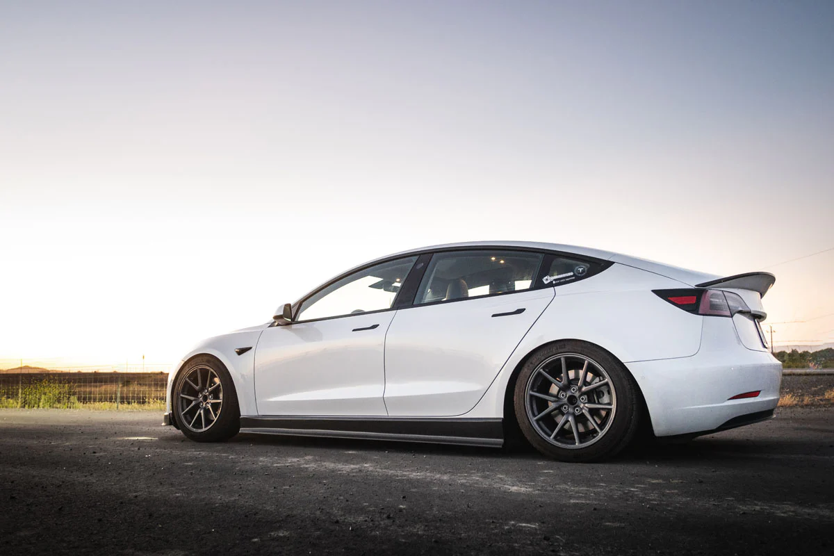 Tesla Model 3 Carbon Fiber Side Skirts - Image 3