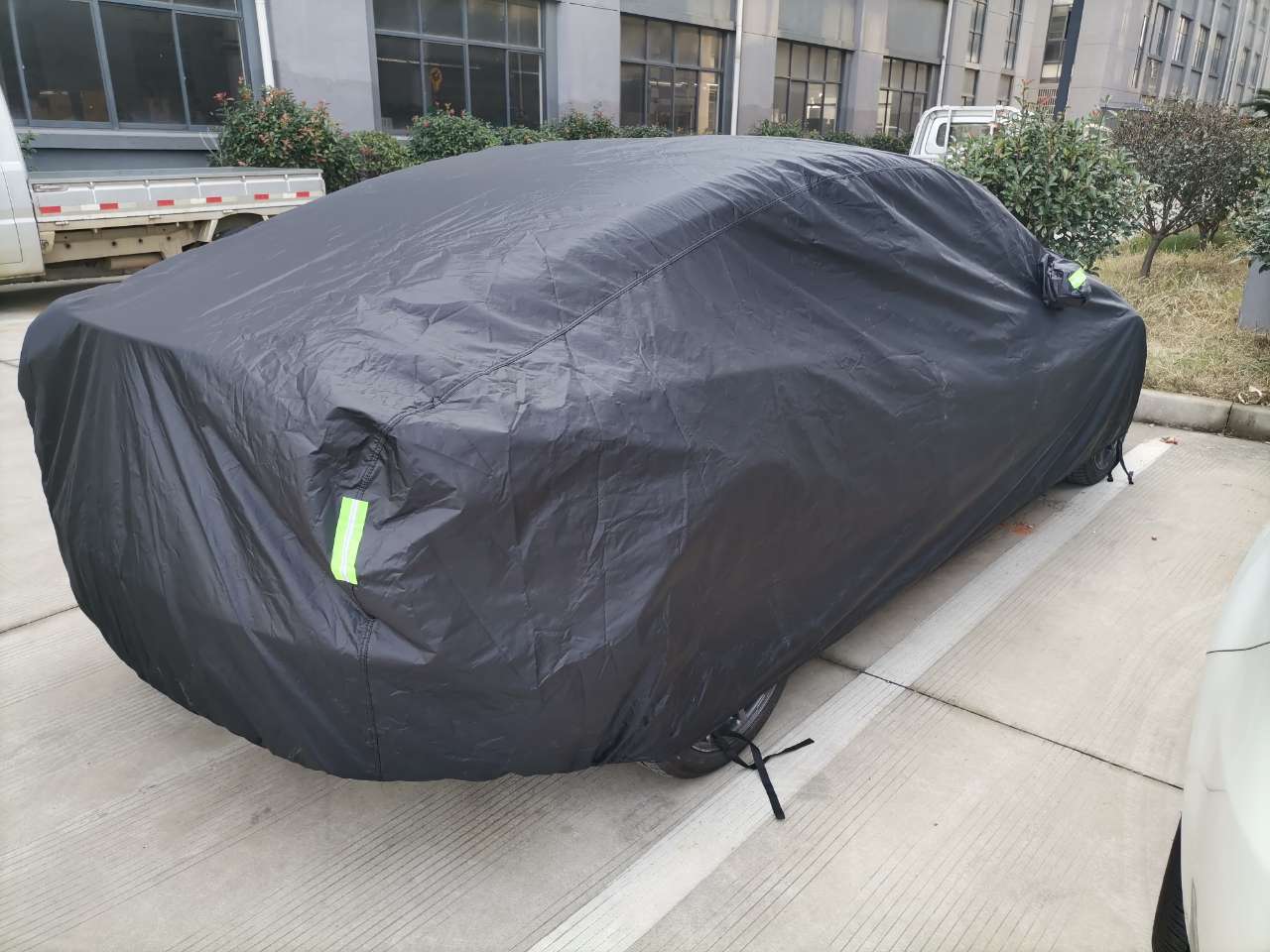 Tesla Model Y Premium Car Cover (Indoor, Outdoor) - Image 4